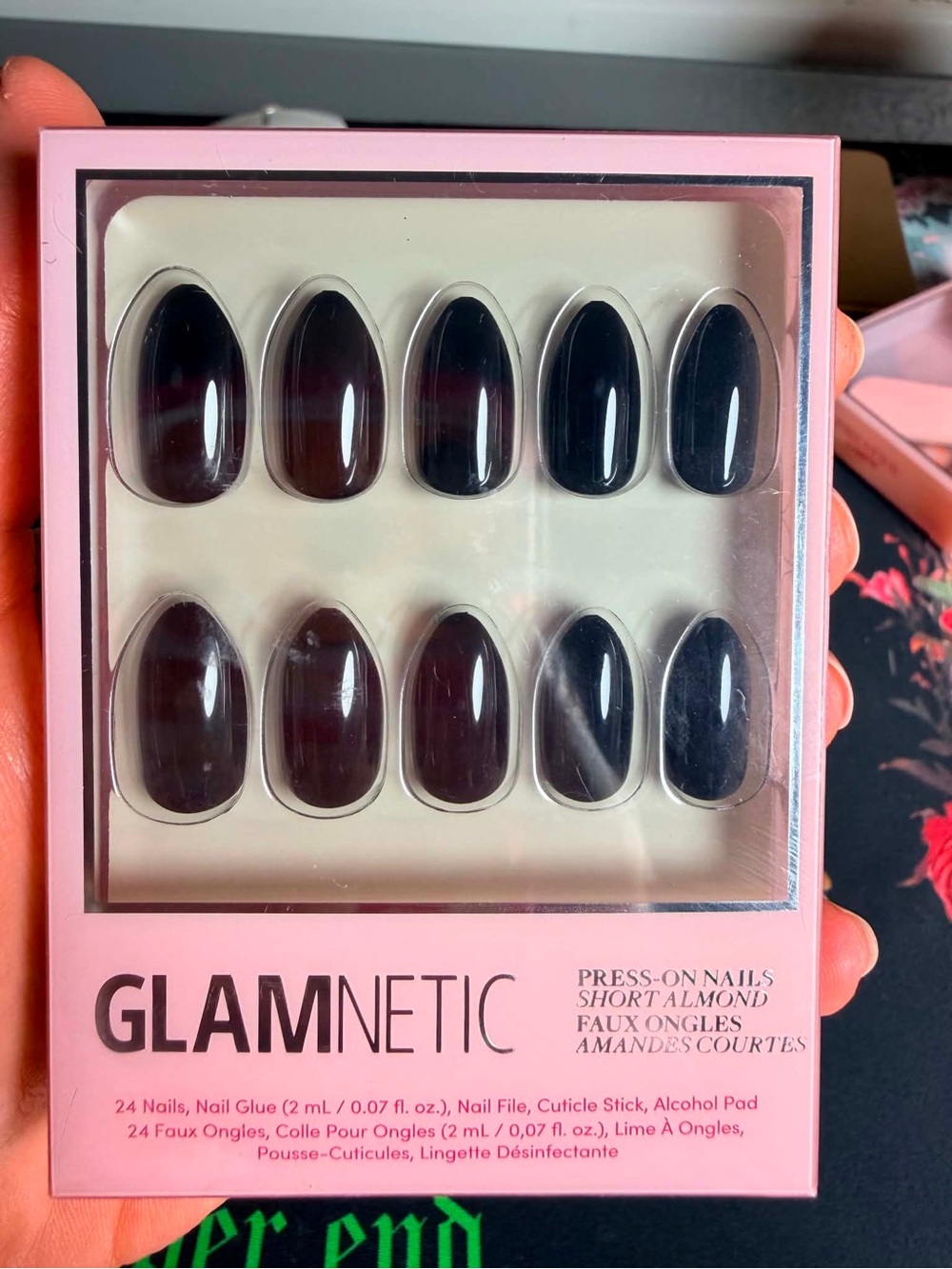 NIB Glamnetic Press-On Short Almond Nails